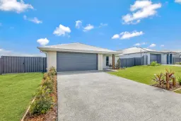 24 Curlew St Woodgate QLD, Woodgate