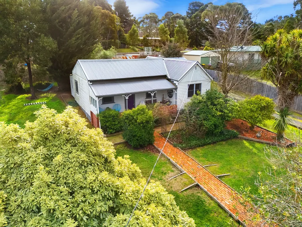 16 Adair Street, Linton, VIC 3360