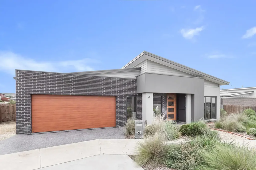 Warrnambool 4房  Coastal Sophistication in Logans Beach Coastal Village