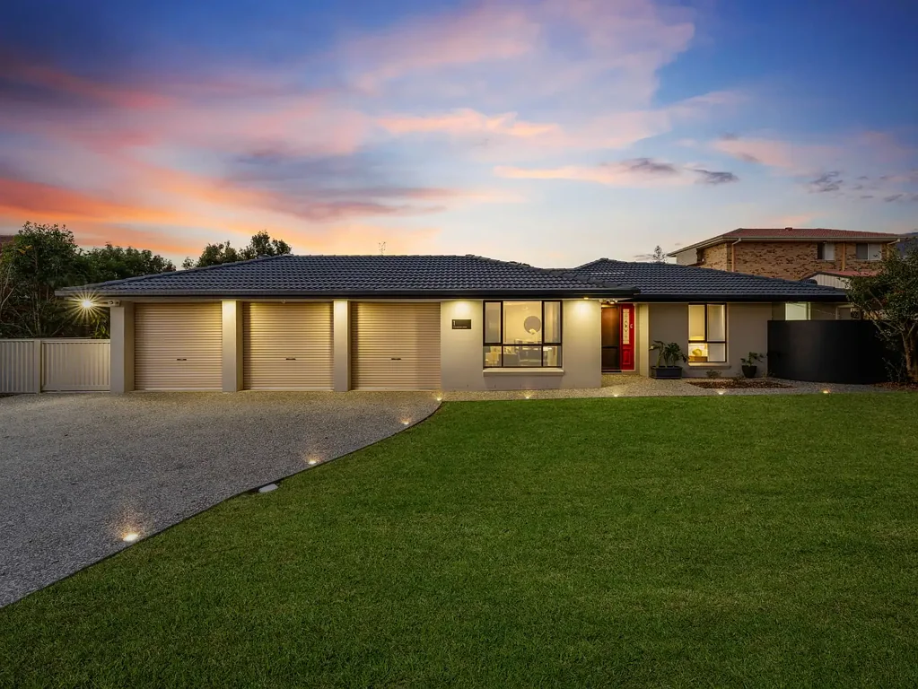Eight Mile Plains 5Kwarto Fully Renovated, Tech-Savvy Family Home in Exclusive Pocket
