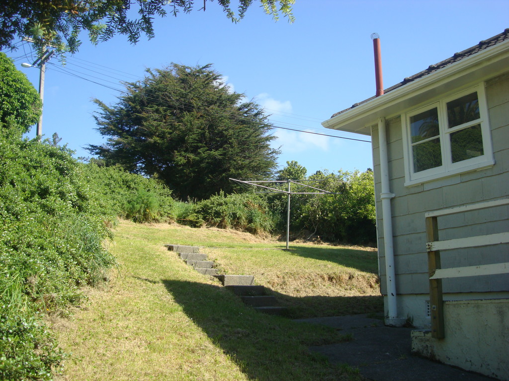 28 Champion Street, Porirua East, Porirua, 2 phòng ngủ, 1 phòng tắm