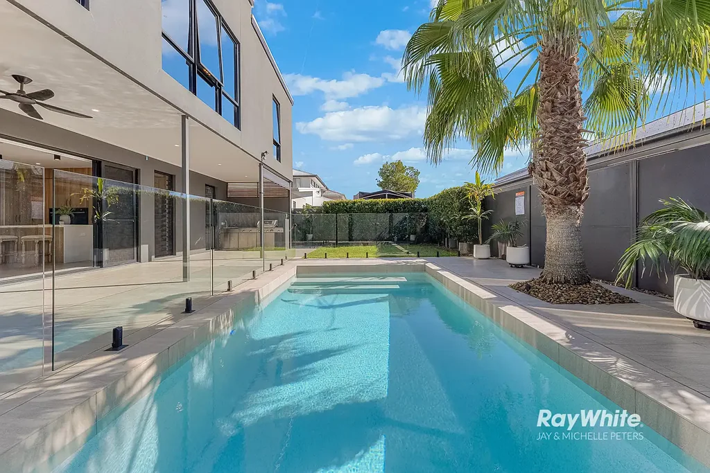 Newport 5Zimmer A Luxurious & Grand Architectural Family Home Without Compromise
