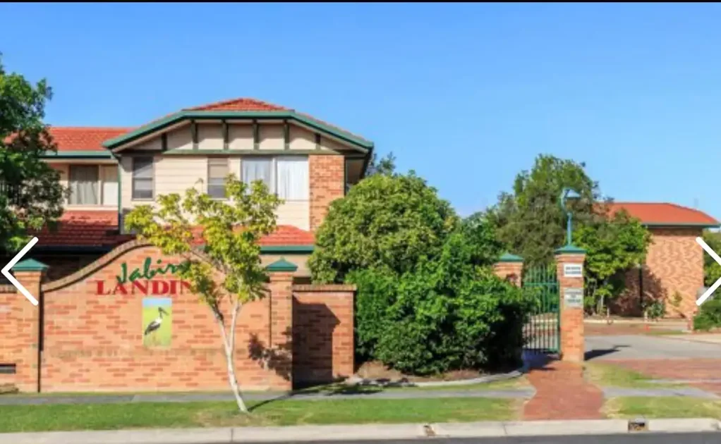 2 Bedroom + Study Townhouse with fully fenced yard