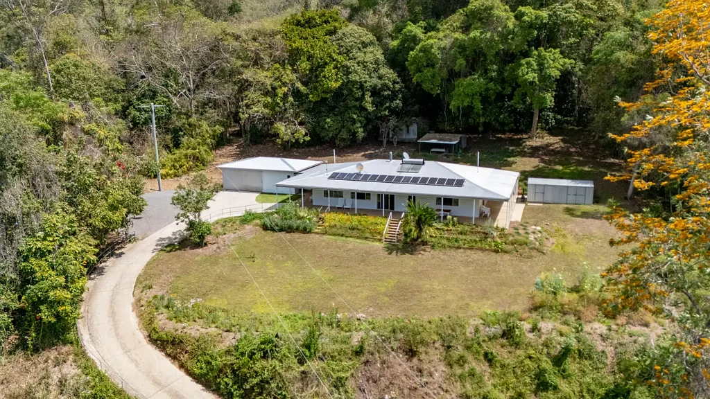 Kenilworth WALLI HAVEN Where the Creek Runs, the Soil Gives Back, and a Different Way of Life Begins