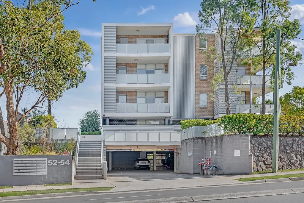 Baulkham Hills 1 Bedroom Oversized Sunlit Modern Living in a Boutique Complex – Central Baulkham Hills Location