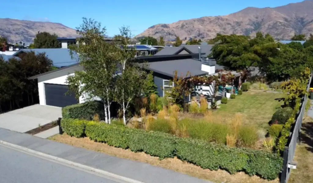 Wanaka 4 Slaapkamer Established spacious family home & garden
