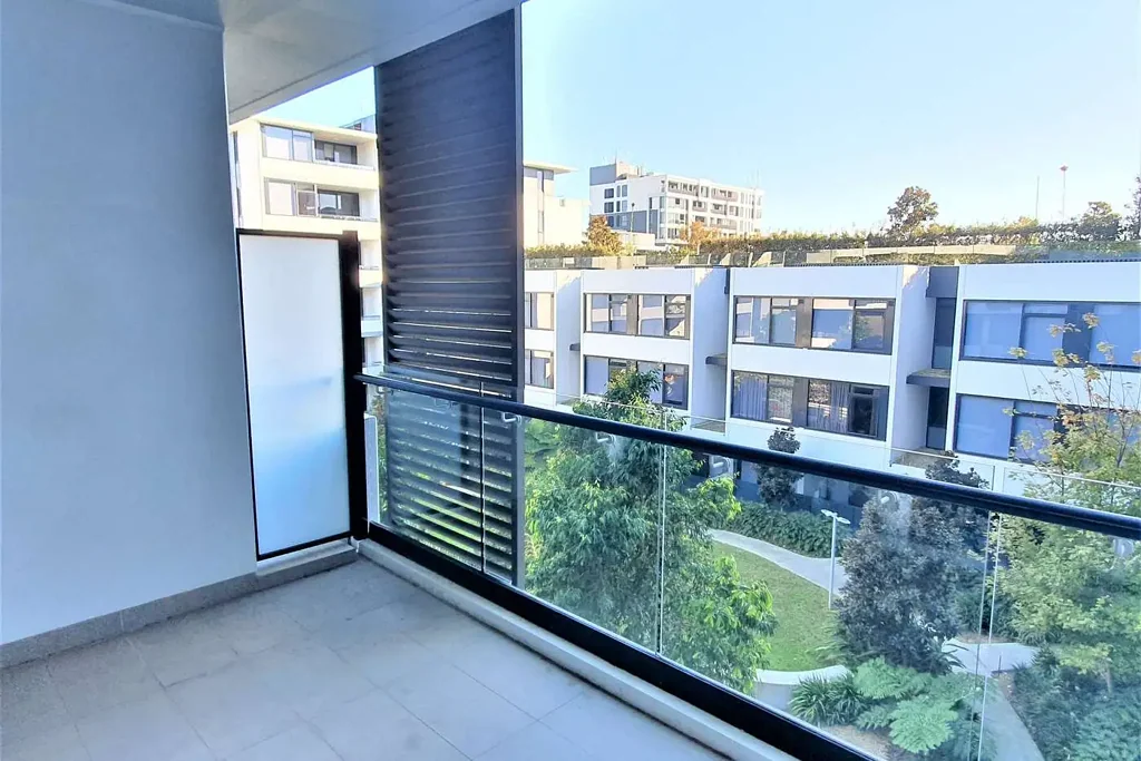 Stunning Contemporary 2 Bedroom Split Level Apartment