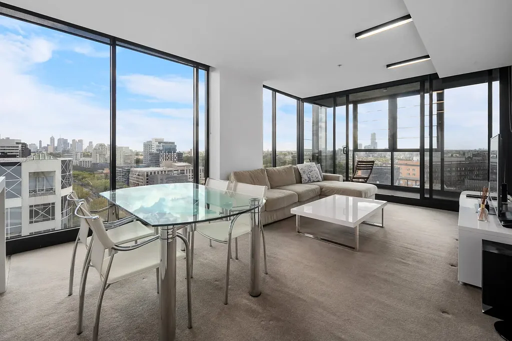 Melbourne 3房 顶层景观豪宅 俯瞰墨尔本美景 学院旁 花园环绕  开放式设计  现代厨房  三卧私享  时尚浴室  欧式洗衣  冬季花园  停车健身一应俱全 Stunning Views, Fabulous Inner-City Convenience