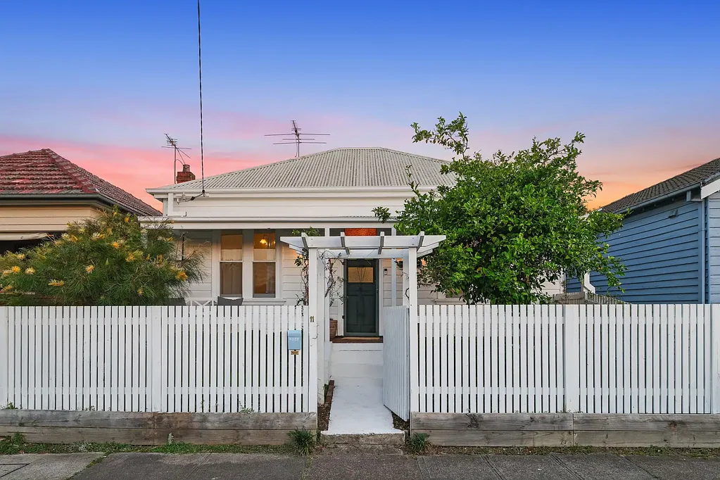 11 Tarin Street, Mayfield East, NSW 2304