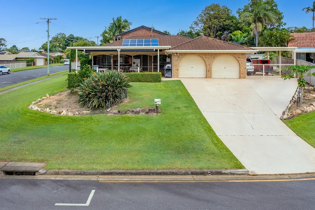 Southport 3房  Rare RD5 Development Opportunity – Move-In Ready Home With Massive Future Upside