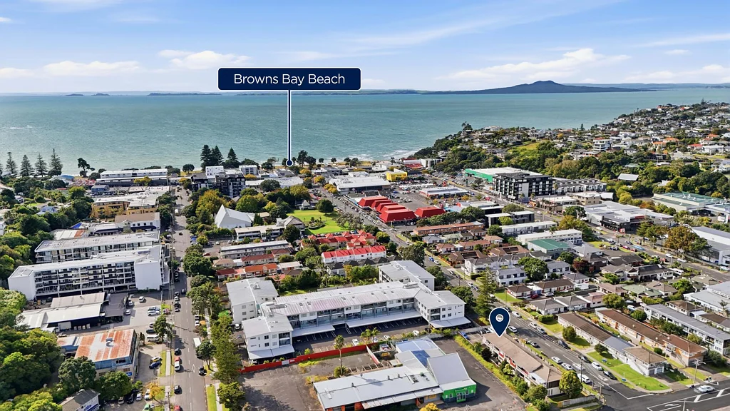 Browns Bay 2房 步行即至海滩！性价比排房，布局实用，优质学区，尽享低维护的海滨生活！ Step into coastal living, walk to beach