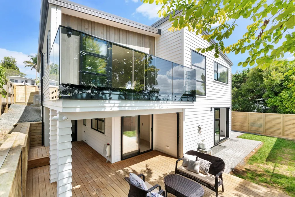 8A Madison Place, Forrest Hill, North Shore City, Auckland