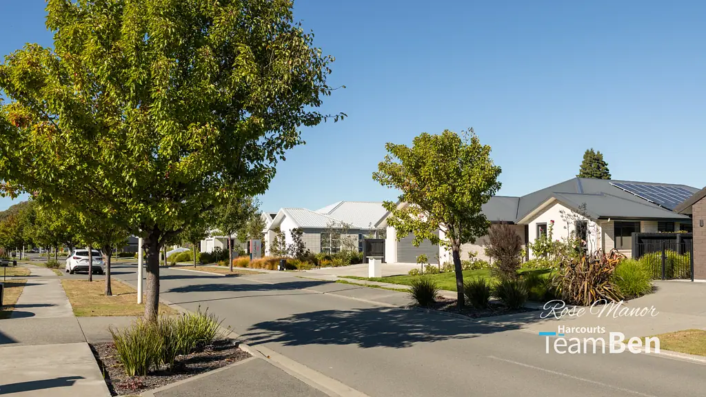 Springlands  Adjacent To Charming Pocket Park