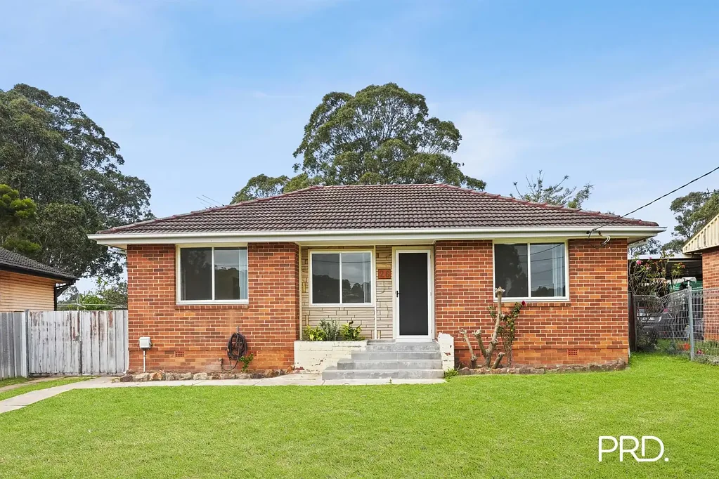 Ashcroft 3બેડરૂમ Classic Family Charm with Exciting Potential Upside !