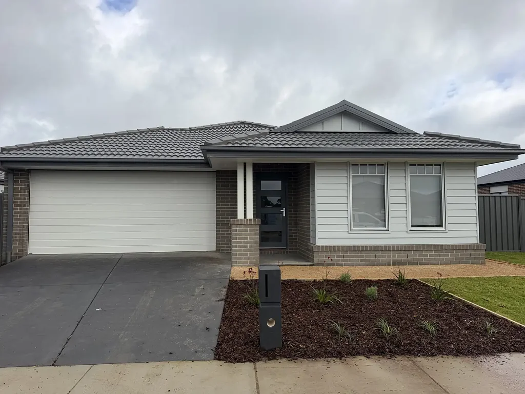 Modern Family Living in a Prime Benalla Location