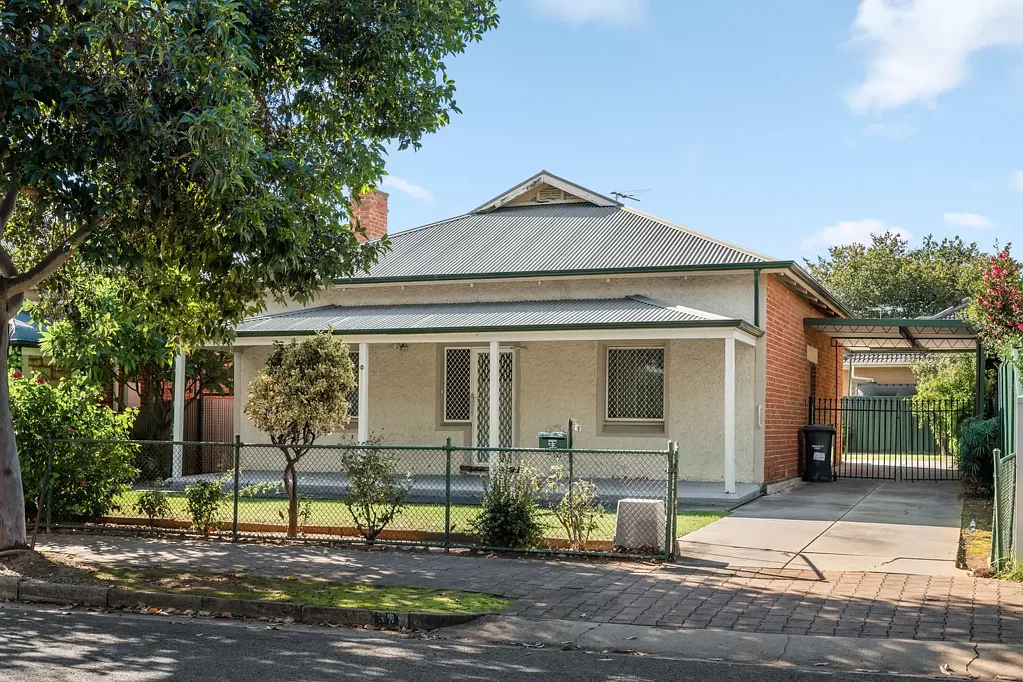 Clarence Park 2침실 C1900 symmetrical cottage bestowing perfect potential & a cosmopolitan location…