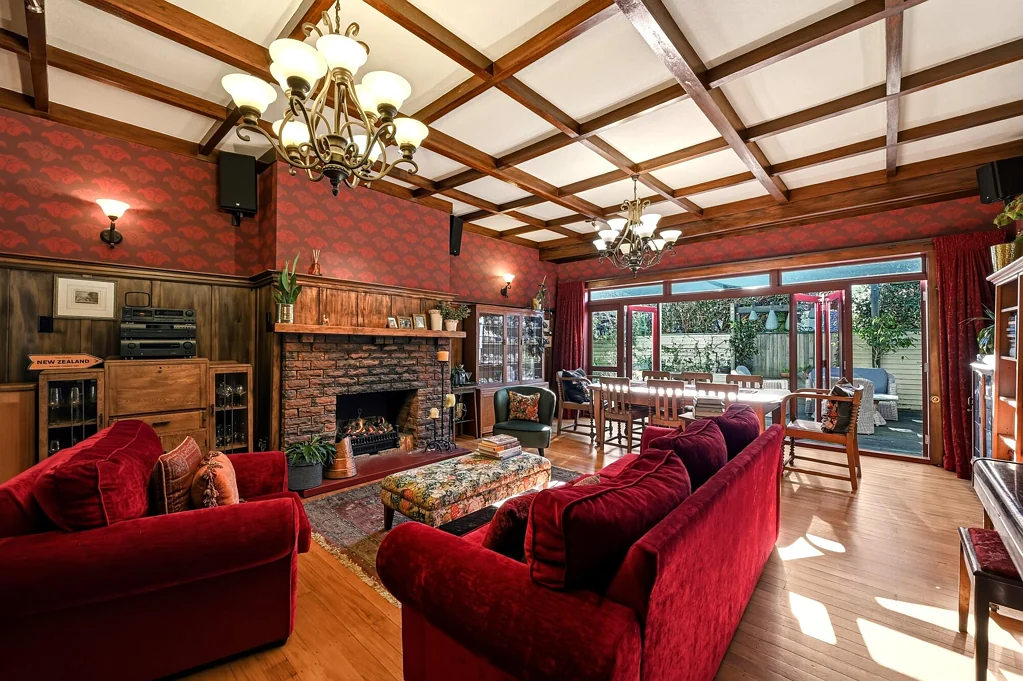 Glenholme 6Phòng ngủ 3,041sqm in two titles with a charming 268sqm home