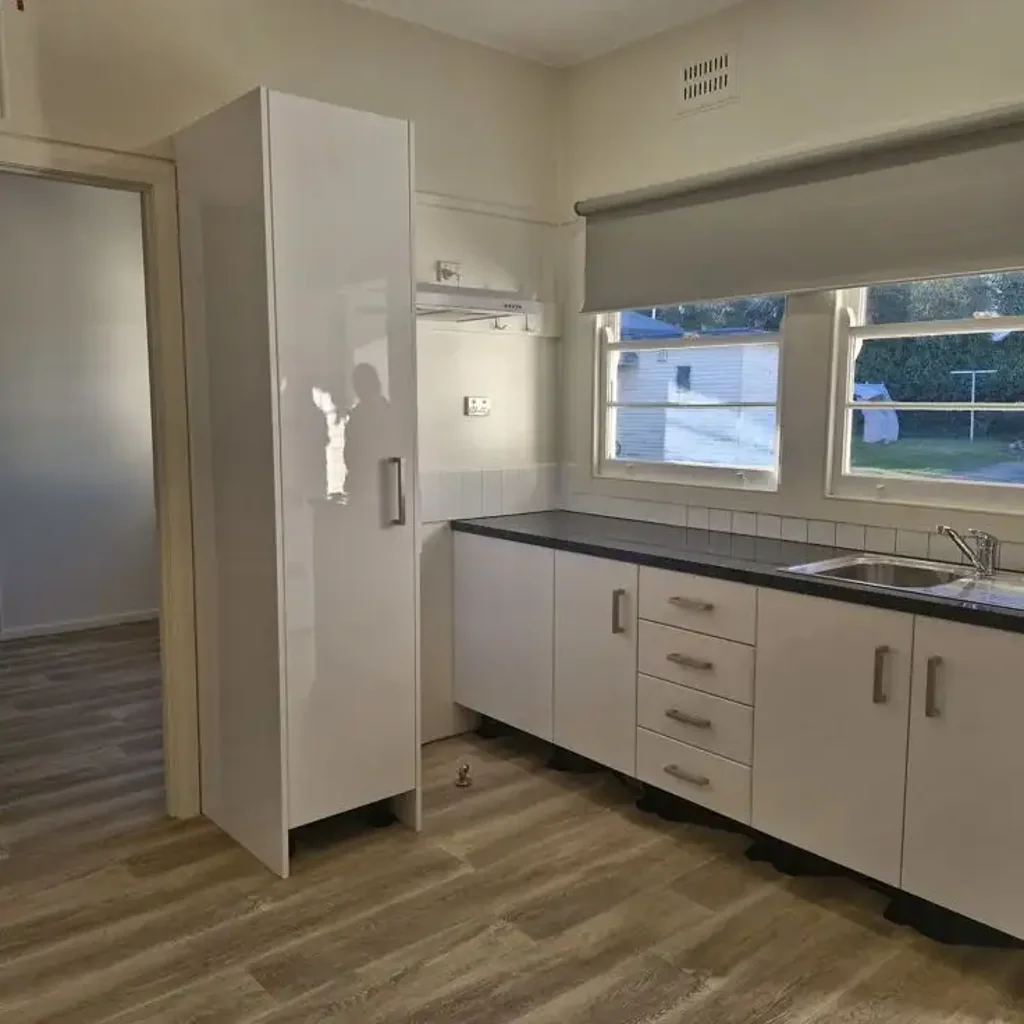 Fully renovated one bedroom unit ready to move in
