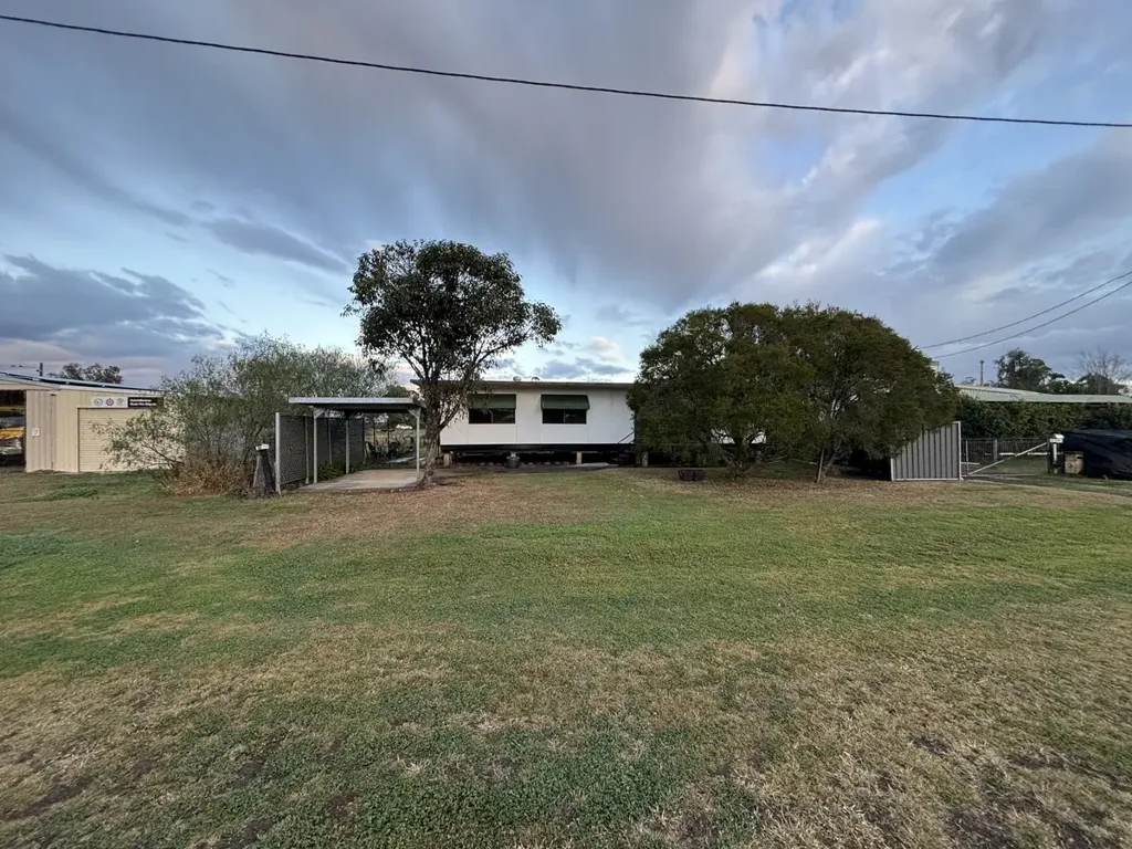 66 Moffatt Street, Kaimkillenbun, QLD 4406