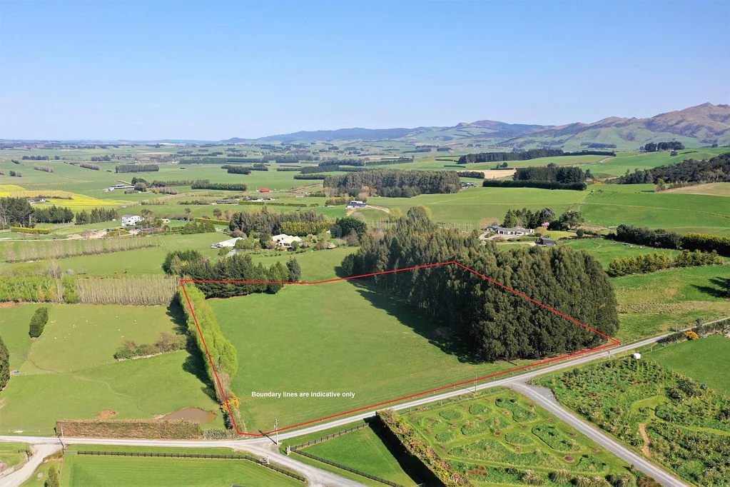 Gore Surrounds Picturesque Lifestyle Property