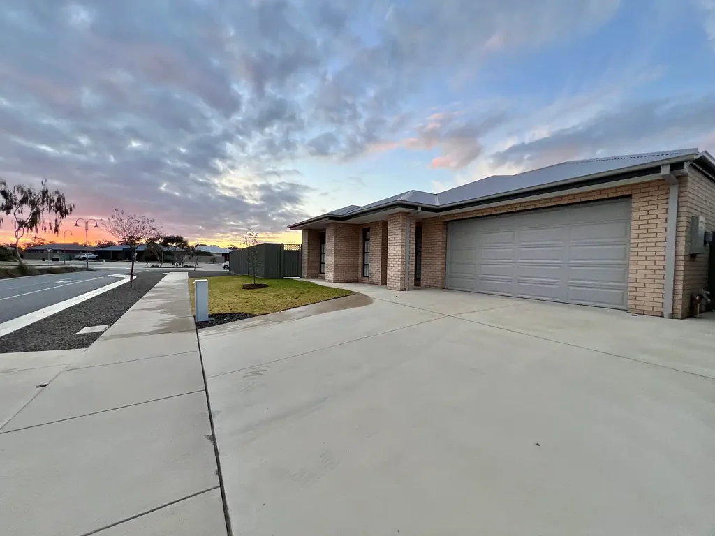 Mooroopna 3 Bedroom Luxury, Lifestyle & Peace of Mind - All Flood-Free