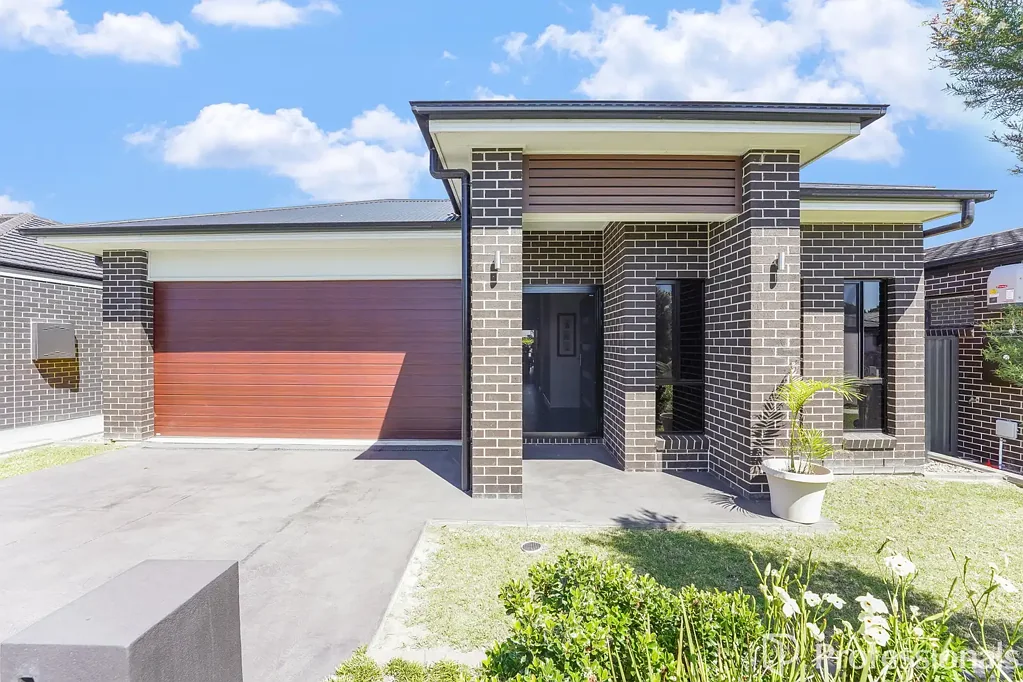 8 Limestone Avenue, Spring Farm, NSW 2570