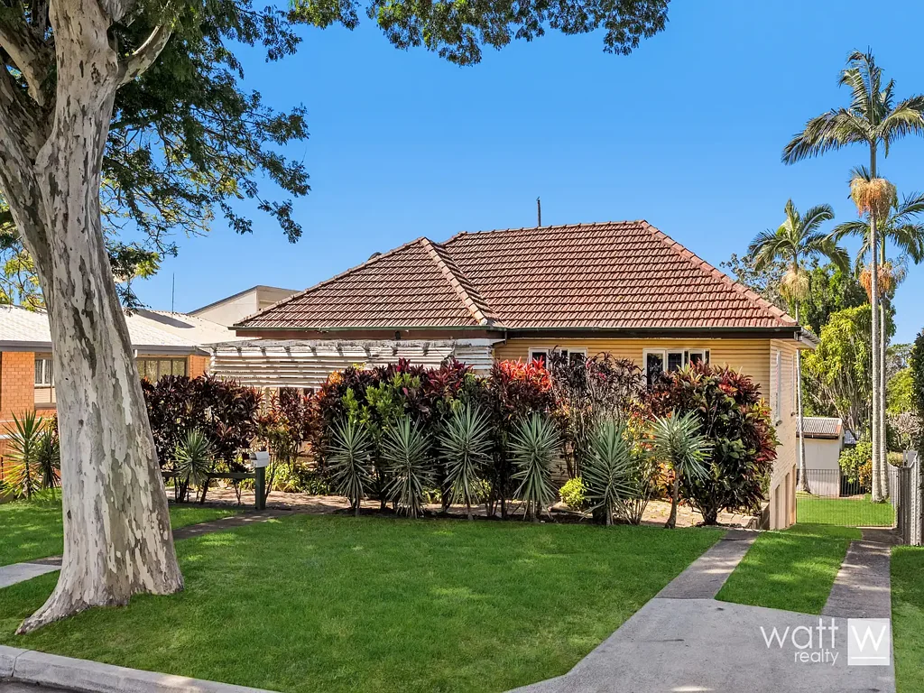 Geebung 3房 宽敞678sqm地块 侧通道便利 三卧带吊扇 独立生活用餐区 中心厨房储物足 带顶户外娱乐 宽敞后院增值空间 木地板自然光线 Easy Living with Room to Grow