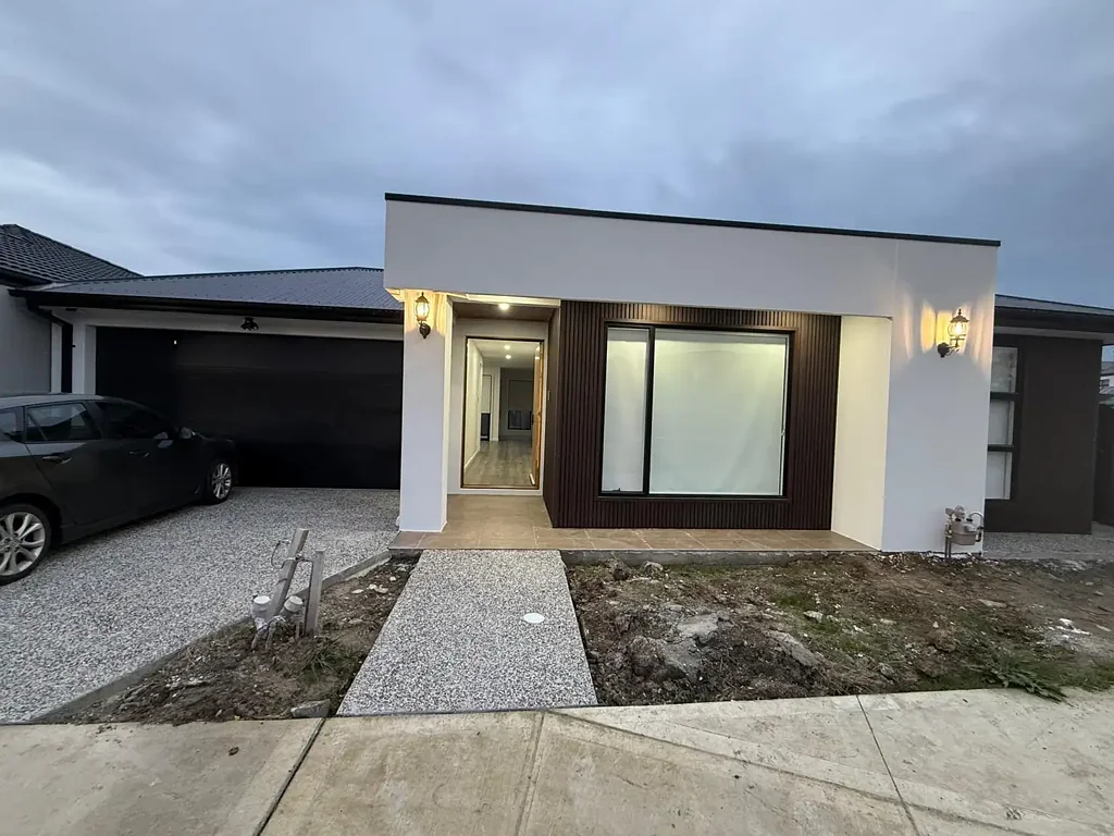 Brand New 4-Bedroom Family Home for Rent - Mickleham