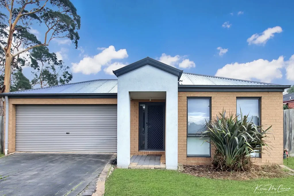Drouin 3Habitaciones Side access  -852m2 block.