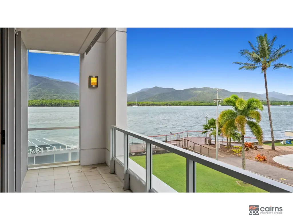 Cairns City 1房  Waterfront living at its absolute best