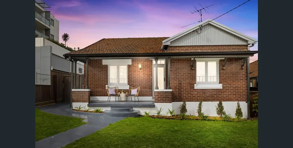 Charming Family Home in Prime Enfield Location!!