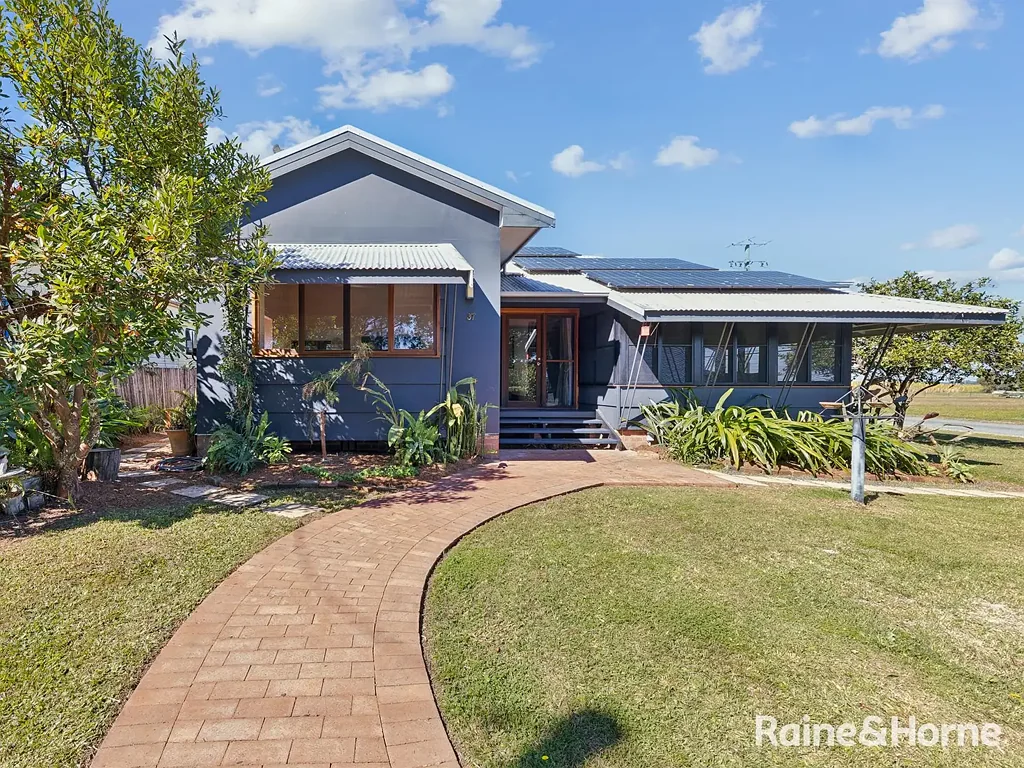 Chatsworth 5ਬੈੱਡਰੂਮ Architect-Designed Home with Self-Contained Granny Flat