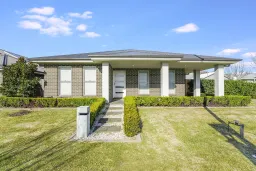 42 GREENBRIDGE DR, Wilton