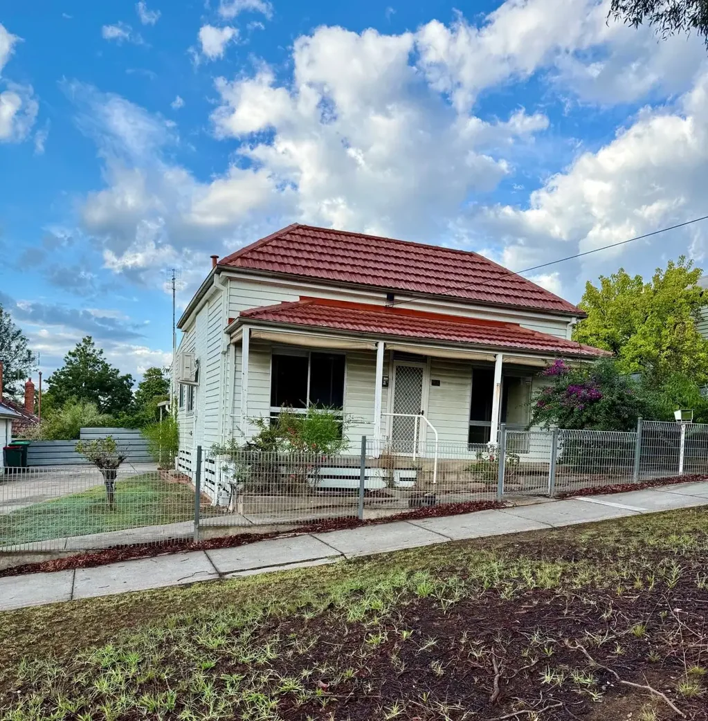 25 Rodney Street, Quarry Hill, VIC 3550
