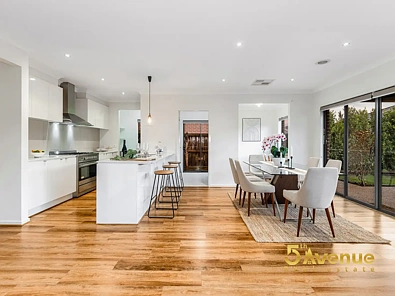 56 Simmental Drive, Clyde North, VIC 3978, 4 rūma, 2 rūma horoi, House