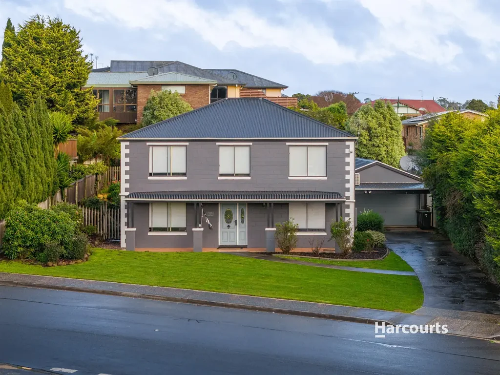 Romaine 5Zimmer A Renovated Family Home with Income Potential!