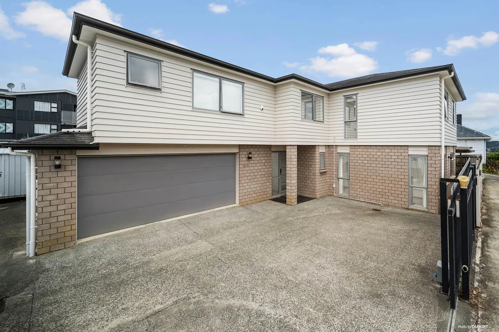 New Windsor 5 Bedroom Stunning Family Home – Must Sell!