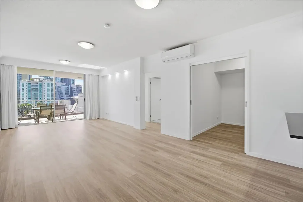 One Bedroom plus Multi-Purpose Room in Heart Of Surfers Paradise
