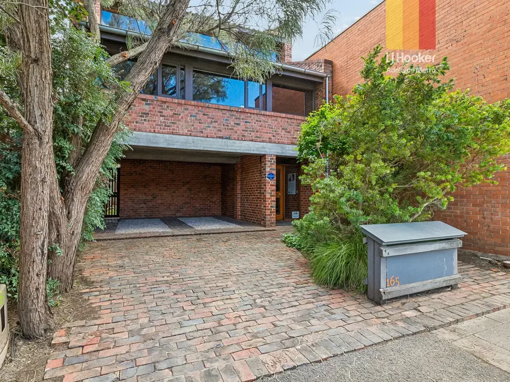 North Adelaide 4 Slaapkamer An Iconic North Adelaide Landmark - A Rare Residential & Commercial Opportunity