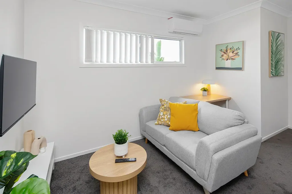 Modern, Fully Furnished Studio- Electricity, Water & NBN all included!