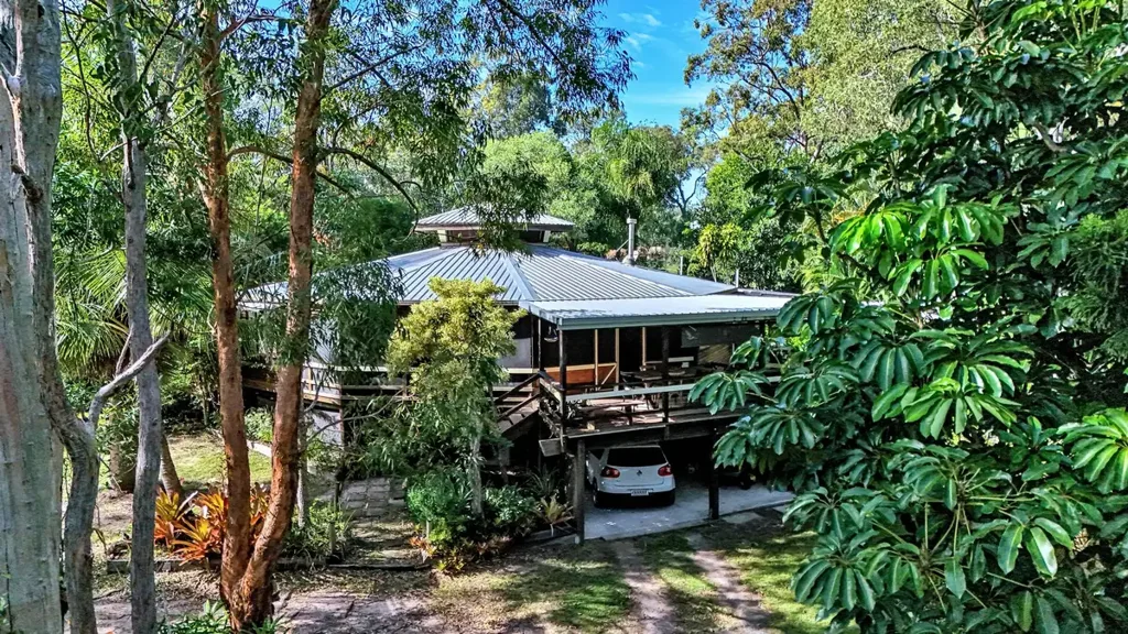 Burrum Heads 3침실 🌳 Tree Change Retreat – A One-of-a-Kind Timber Masterpiece Among the Gums