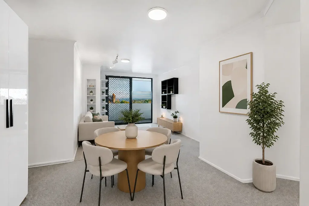 One Bedroom + Home Office / Dressing Room + AC and so much more!