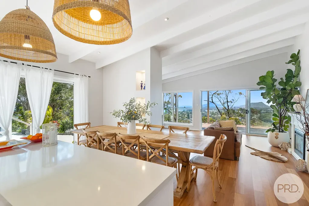 Nelson Bay 4غرفة نوم Elevated Coastal Masterpiece with Panoramic Water Views