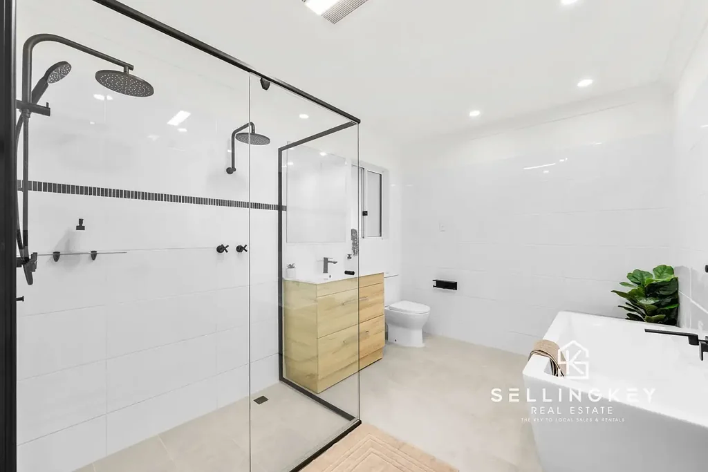 Thornlie 4 Slaapkamer Spacious Family Living + 2 Toilets – Incredible Outdoor Space!