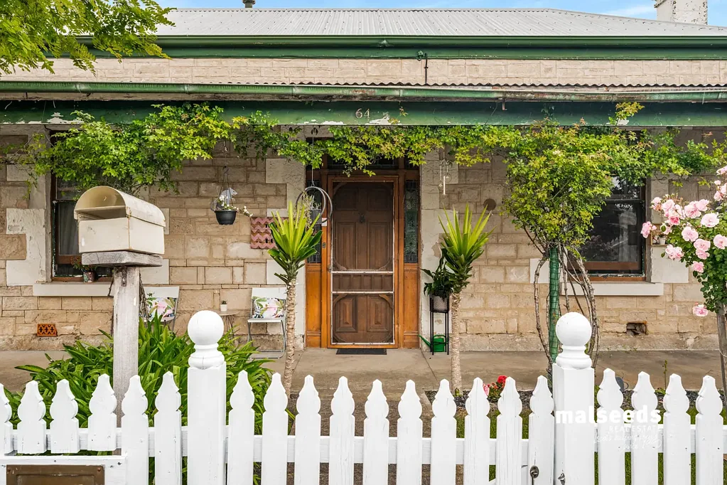 Millicent 3બેડરૂમ Delightful 1879 Built Stone Cottage in Historic Millicent.
