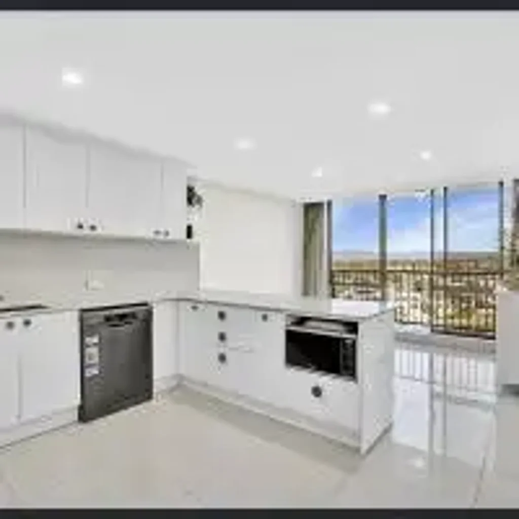 Coastal Convenience in the Heart of Surfers Paradise