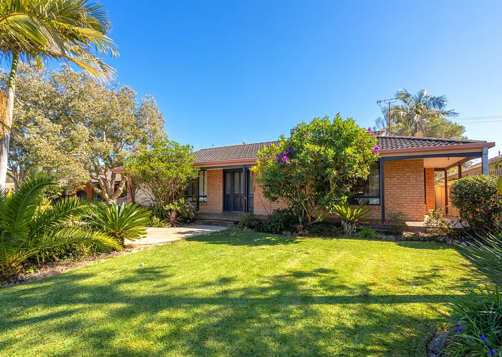 11 Oceanic Place, Old Bar, NSW 2430