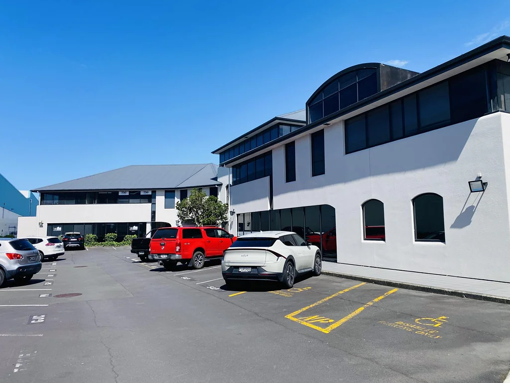 Henderson Prime Level 1 Office - Lincoln Manor