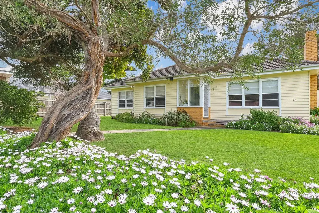 Port Fairy 3 Bedroom Idyllic Central Location &  Spacious Allotment !