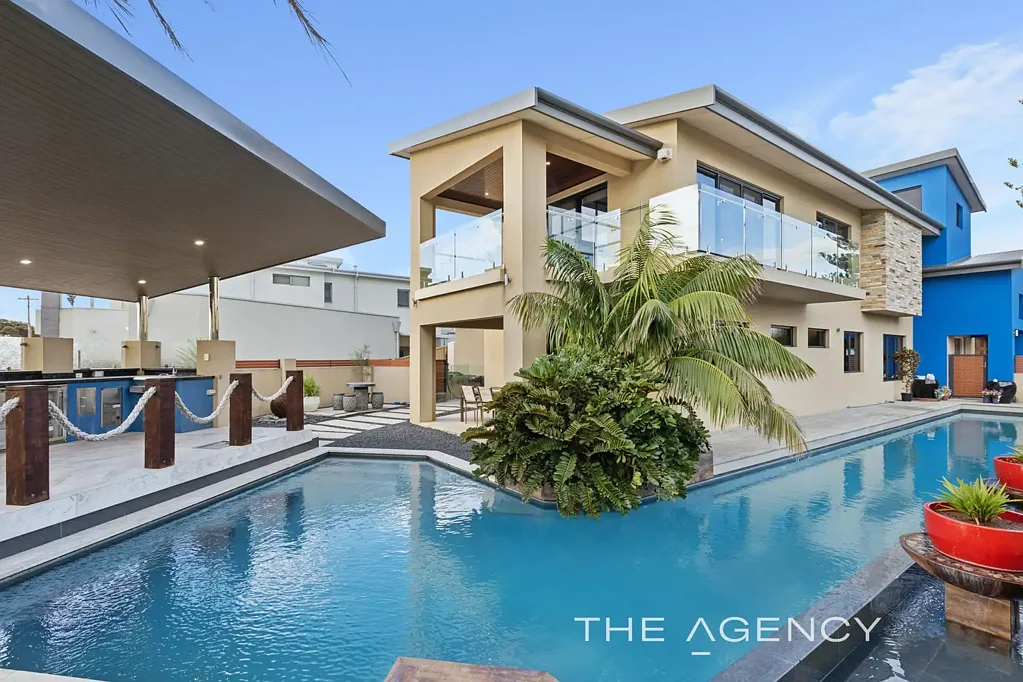 Mullaloo 4房  LUXURIOUS MULLALOO MASTERPIECE - OVER 570SQM OF OPULENT COASTAL LIVING!